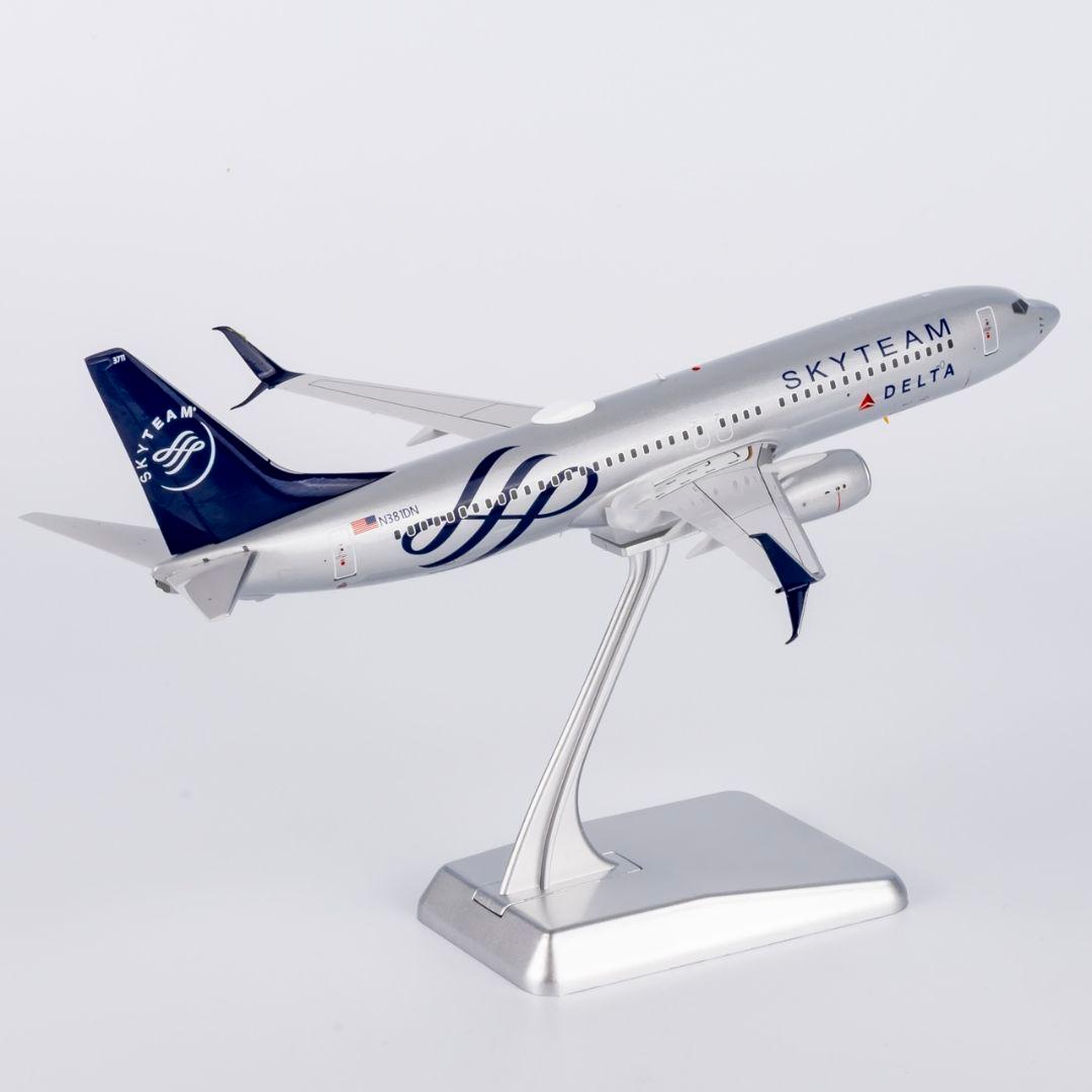 デルタ航空 737-800 スカイチーム塗装 N381DN 1/200