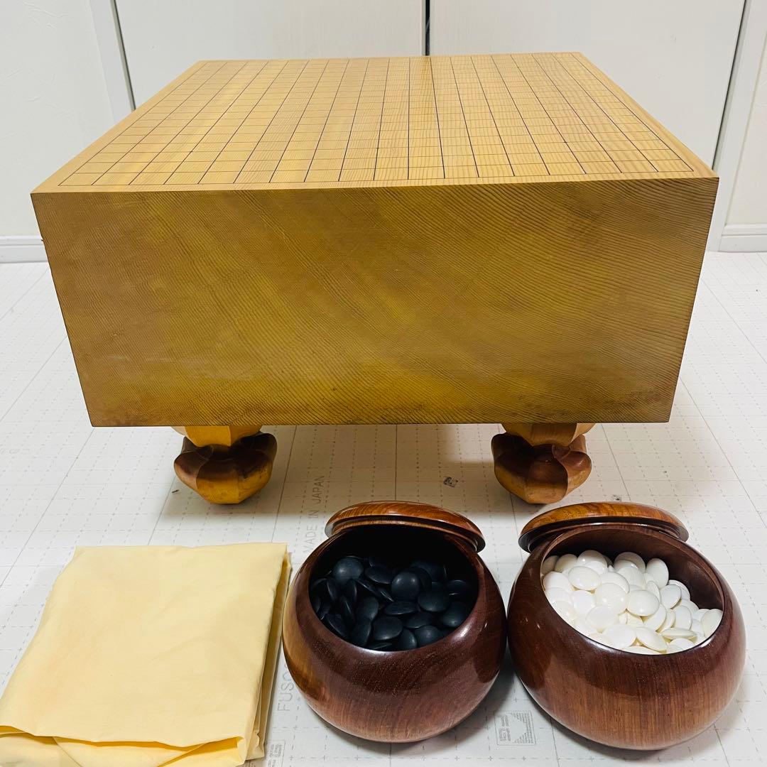【良品】囲碁盤　本榧　天地柾　5寸7分　脚付きヘソ有り　蛤碁石 那智黒碁石　碁笥