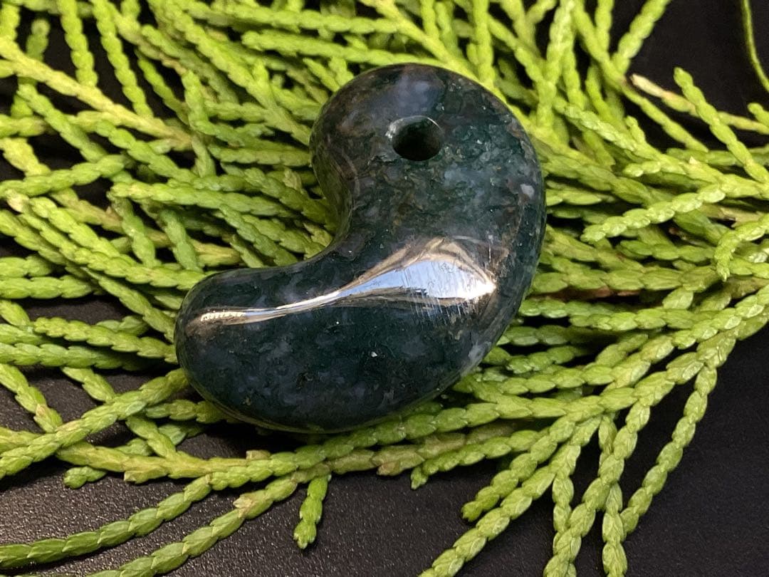 ✳超希少数の*幸運金運の黄色入り出雲勾玉【碧玉】　20万円以上のお値段鑑別書付