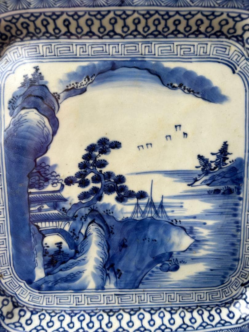 古伊万里 染付 ベロ藍 銘有 八角皿 唐草模様 山水楼閣 松絵 九谷 飾り皿