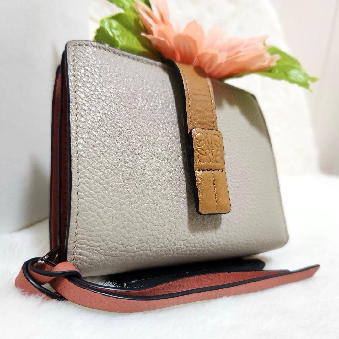 ✨極美品　正規品✨ロエベ　二つ折り　コンパクトジップウォレット　アナグラム　ロゴ