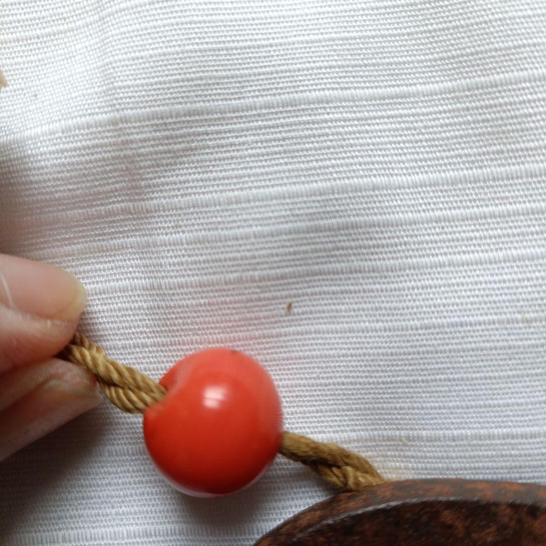 螺鈿細工調の模様あり漆器 印籠　根付珊瑚玉 根付般若彫刻　刀の鍔付き