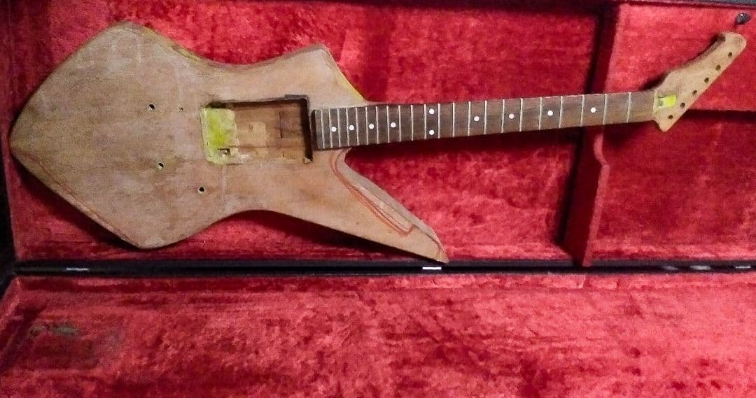 謎ジャンクギター＋大型ハードケース