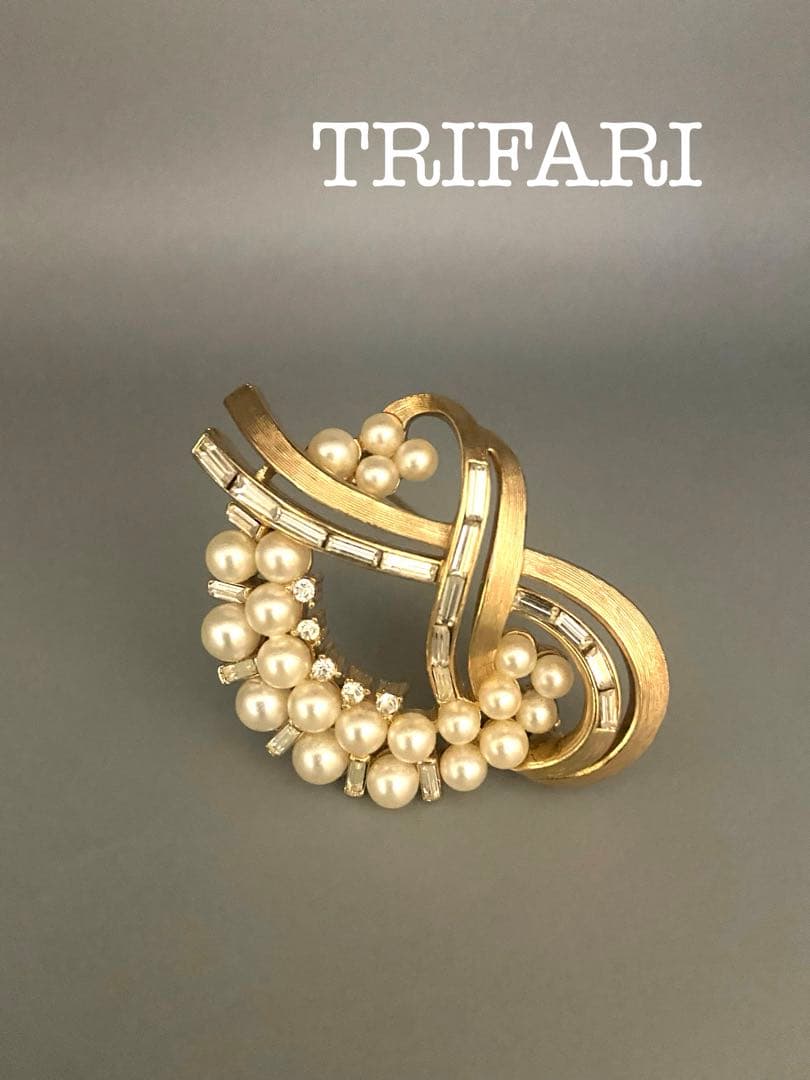 lotuscloud 2512⭐️TRIFARI トリファリヴィンテージブローチ