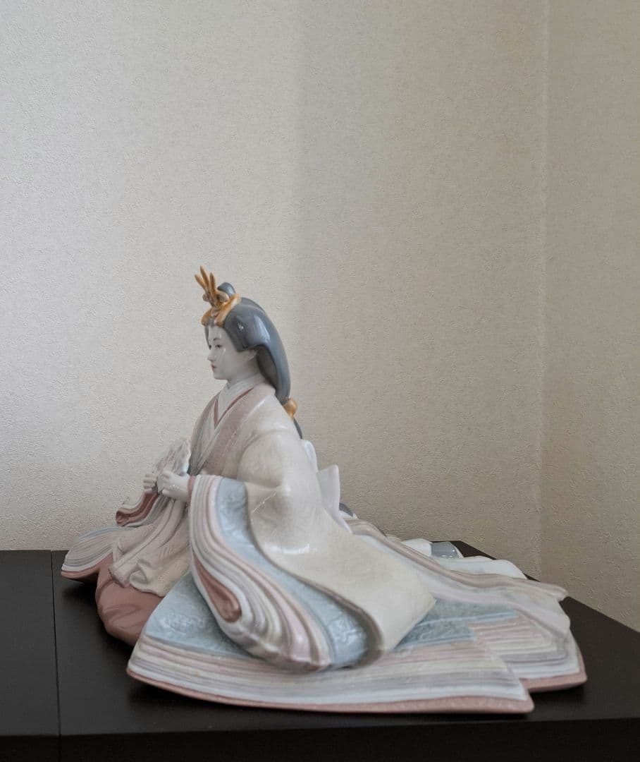 リヤドロ　女雛