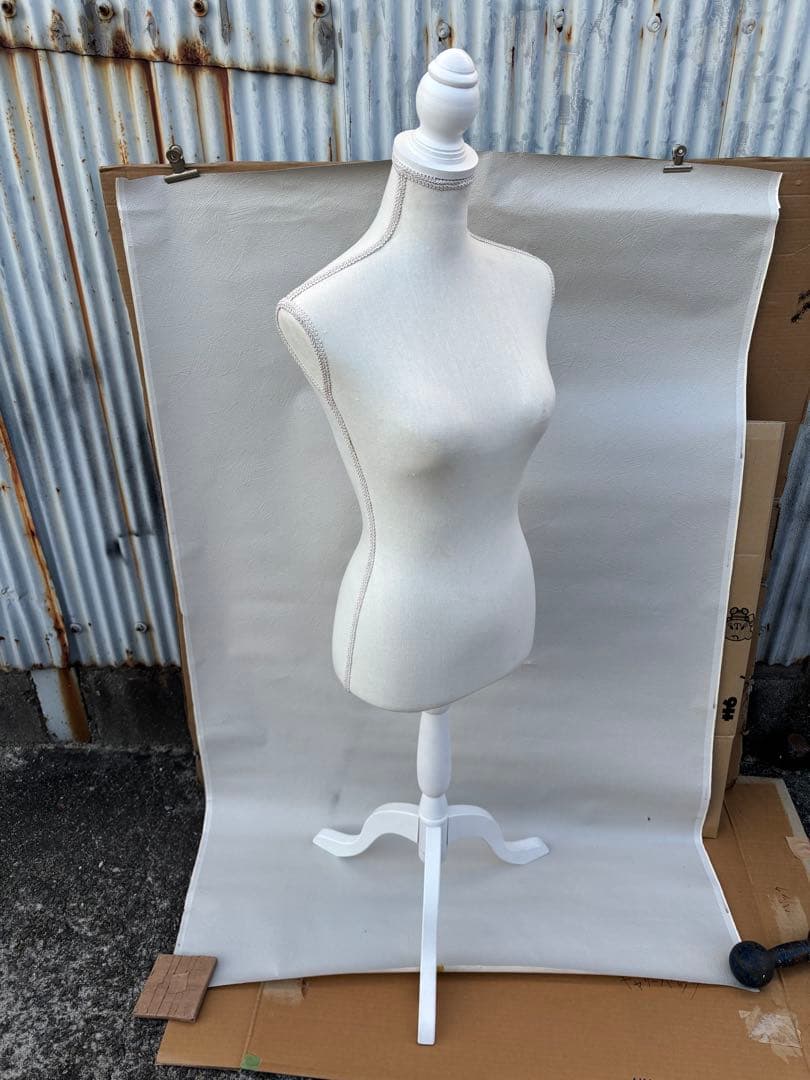 アンティーク なエレガントなトルソー　ボディー　マネキン女性用中型 ホワイト