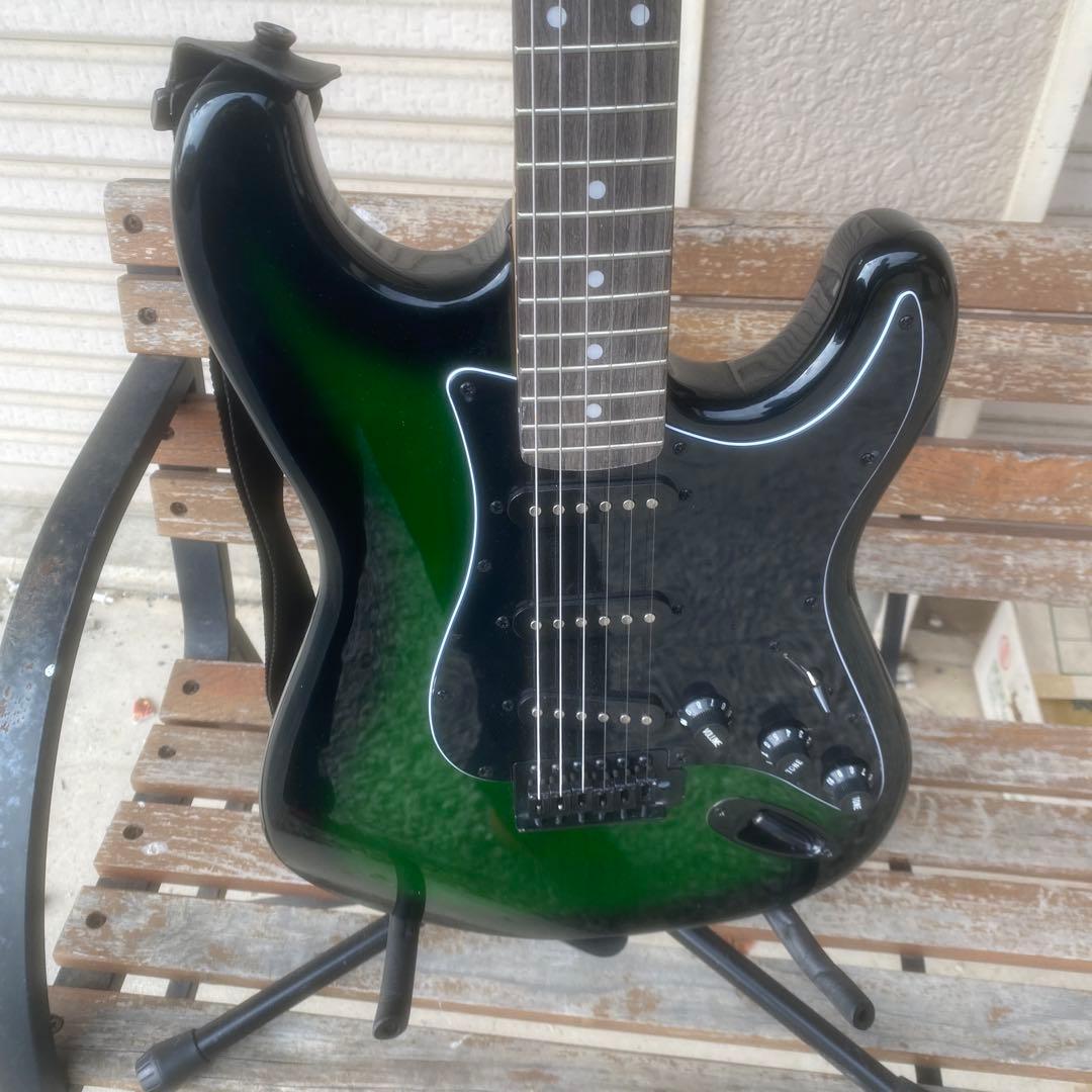 SELDERストラトキャスターモデル　レアなグリーン& ブラック