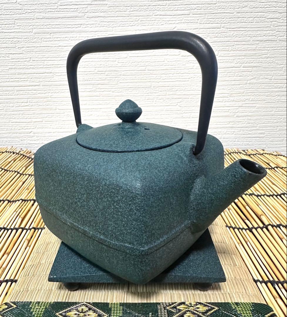 菊地保寿堂奥山清行デザインティーポットよほうＳ　鉄瓶敷きおりがみ　南部鉄瓶