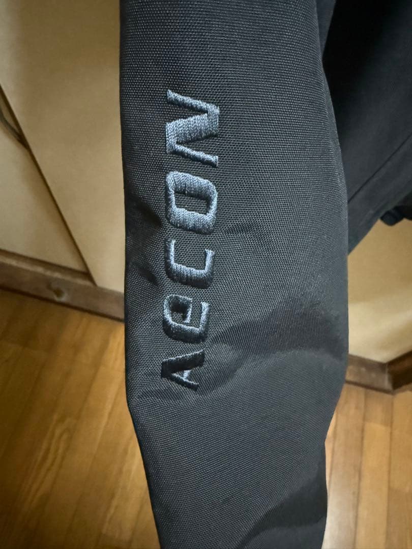 Carhartt ブラックジャケット AECON刺繍