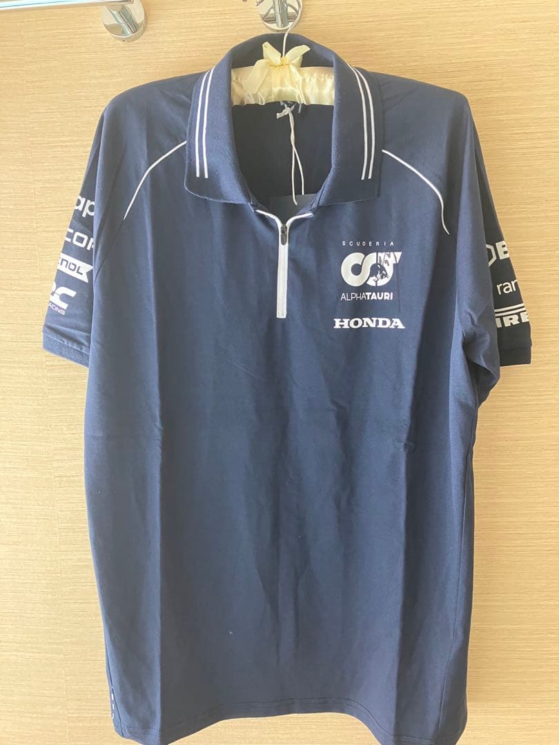 角田裕毅　サイン入りTシャツ