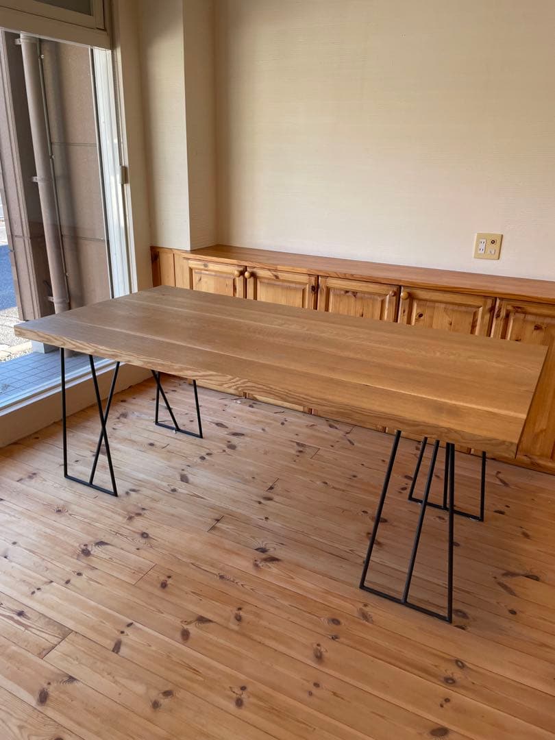 ホワイトオーク無垢板ダイニングテーブル　オイル仕上げ　アイアン脚