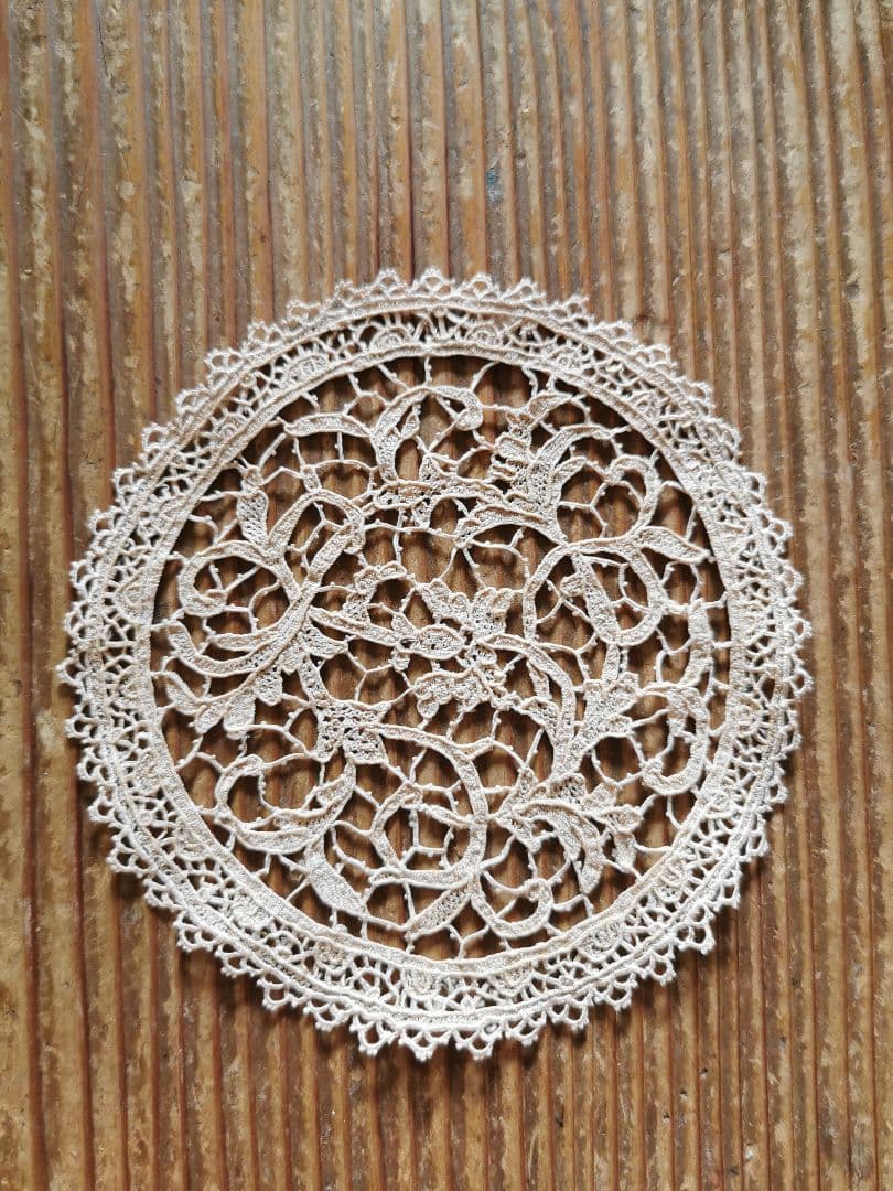 アンティーク イタリア ヴェニス ブラーノレース セピア パチネ 草花紋ドイリー