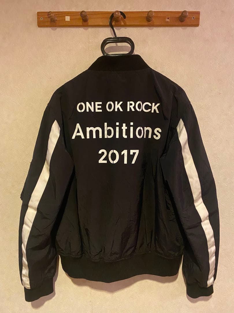 【現在最安値】ONE OK ROCK MA-1 ジャケット メタルバッジ付き