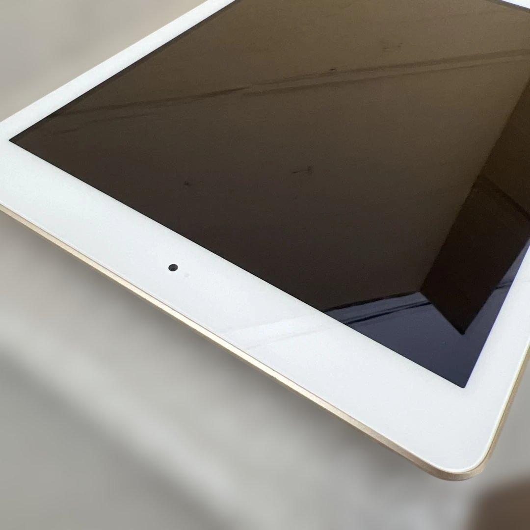 60167 Apple iPad (第５世代) Wi-Fi 128GB ゴールド
