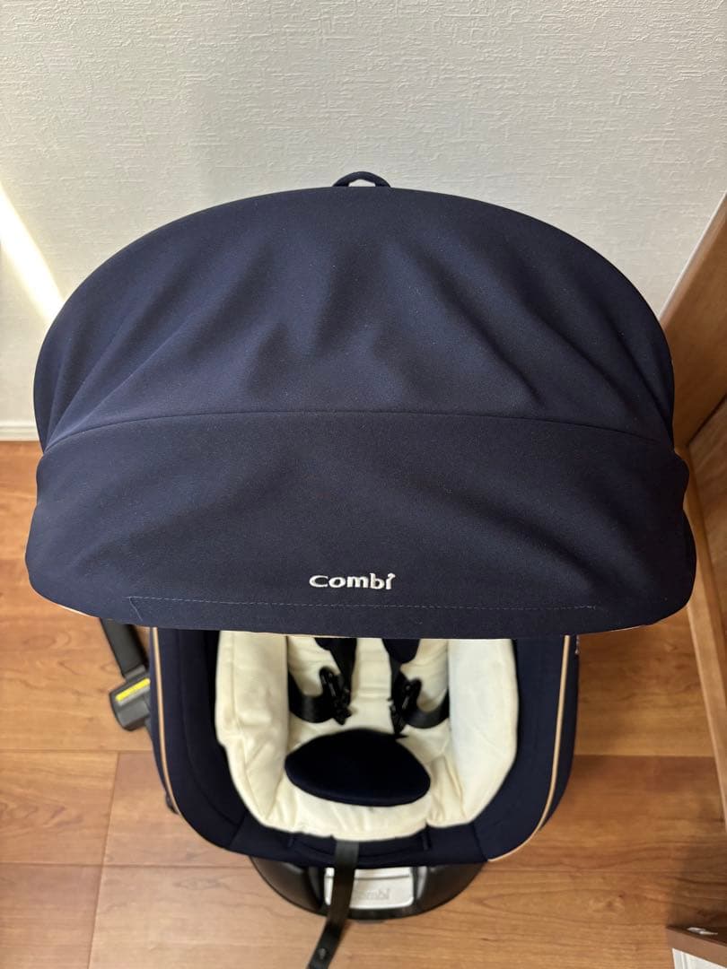 美品　Combi 車用チャイルドシート ネイビー