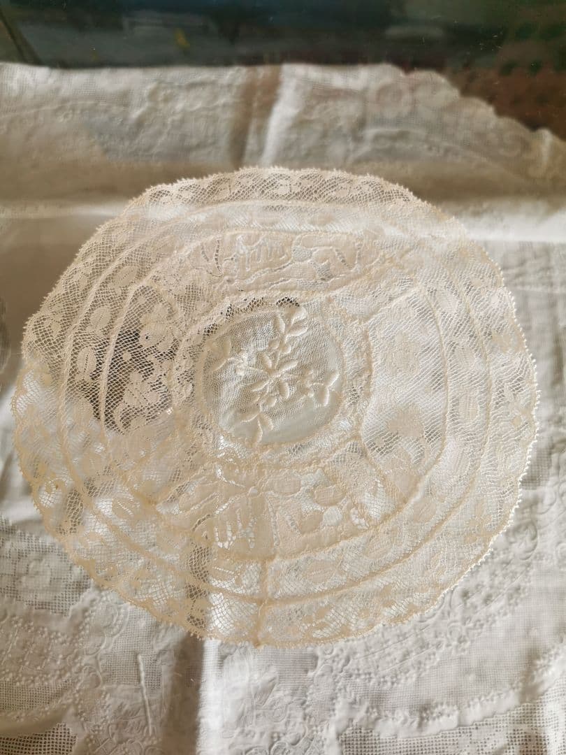 アンティーク ノルマンディーレースドイリー 魚影 薔薇の輪舞曲 草花の手刺繍