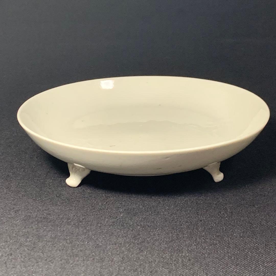 K633☆古伊万里名品 柿右衛門 白磁 陽刻鹿文 三つ足 4.5㎜ 中皿 前期