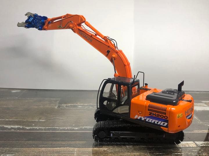 HITACHI ZH200 ハイブリッド　ユンボ ショベル　大割り　解体