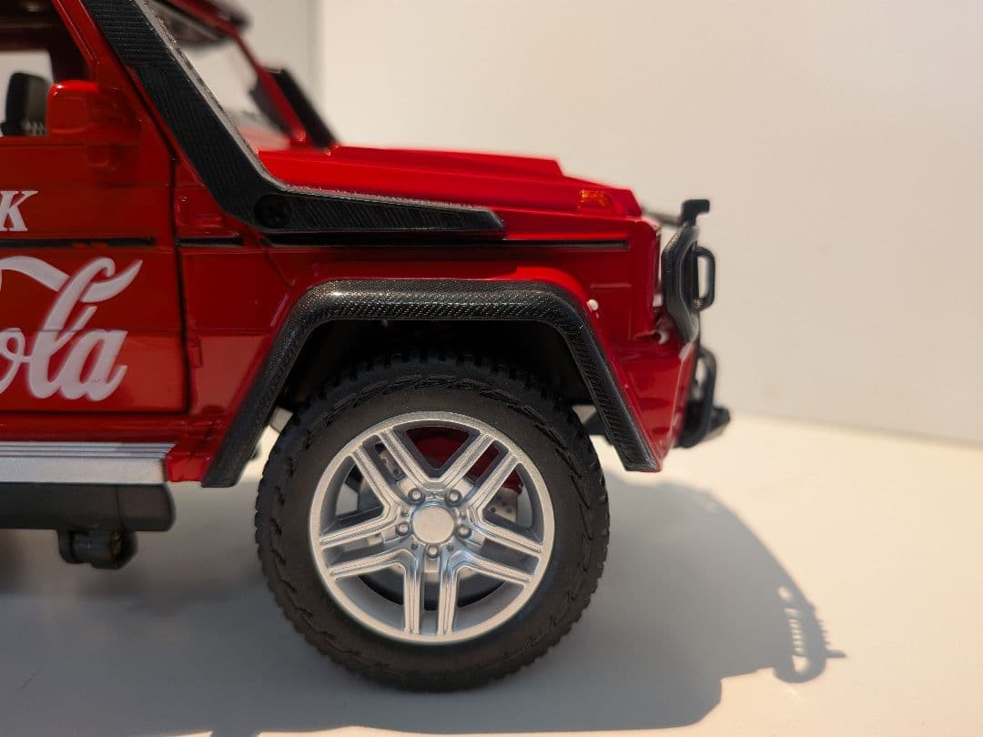 コカ・コーラ仕様！ベンツ Gクラス 1/24 ミニカー ゲレンデ 赤 点灯 音