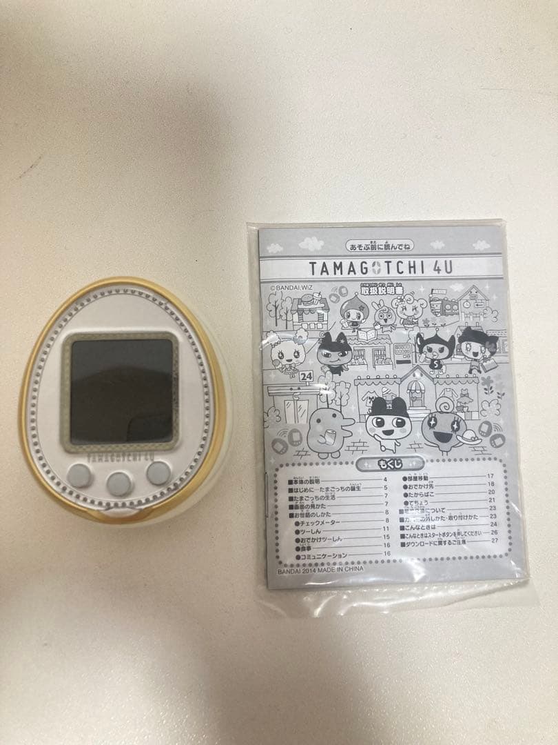 Tamagotchi 4U ホワイト/ゴールド