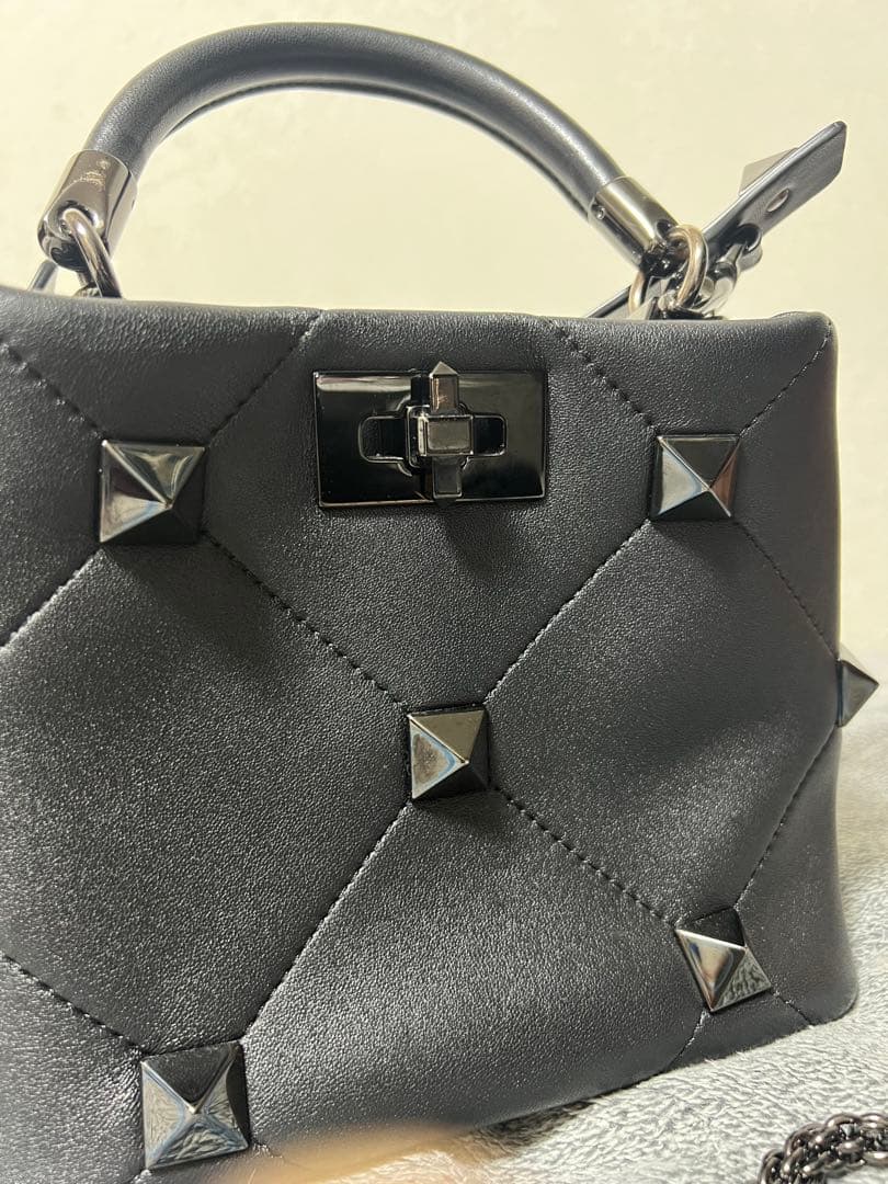 出品1/23まで・値下げ不可・VALENTINO ローマンスタッズ ハンドバッグ