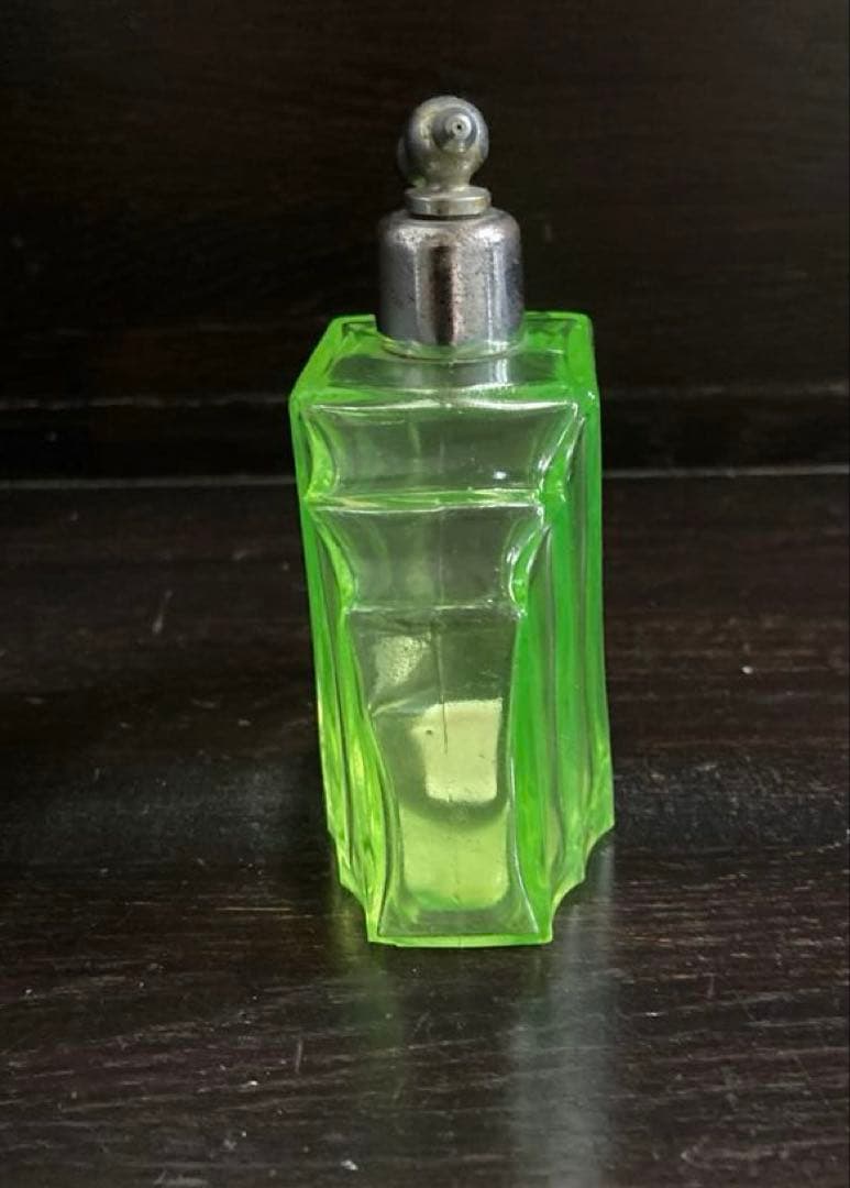 アンティーク　ウランガラス　香水びん　ガラスボトル　レトロ　Perfume