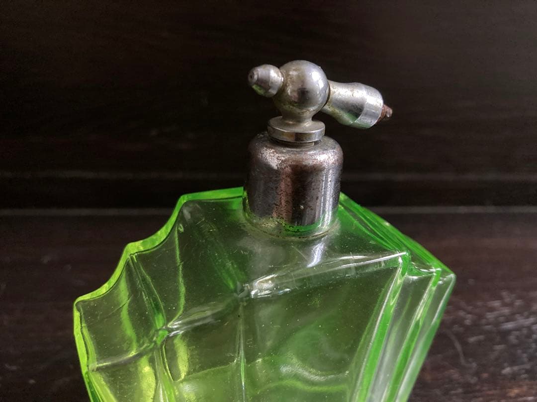 アンティーク　ウランガラス　香水びん　ガラスボトル　レトロ　Perfume