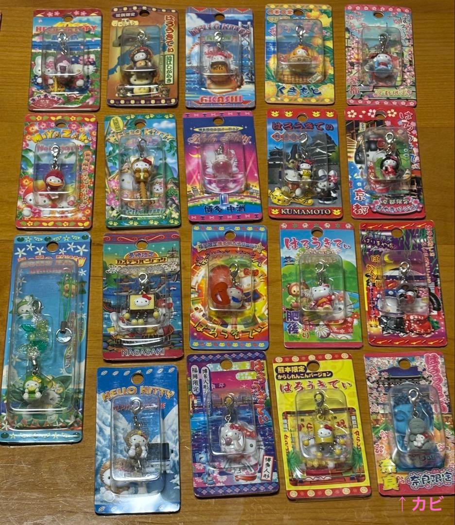 【まとめ売り】ハローキティご当地キティストラップ&グッズ147個セット+本