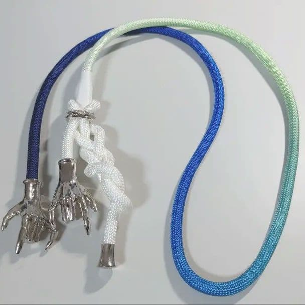 hazama 惹きずり込まれる運命のスマホストラップ　ネイビー