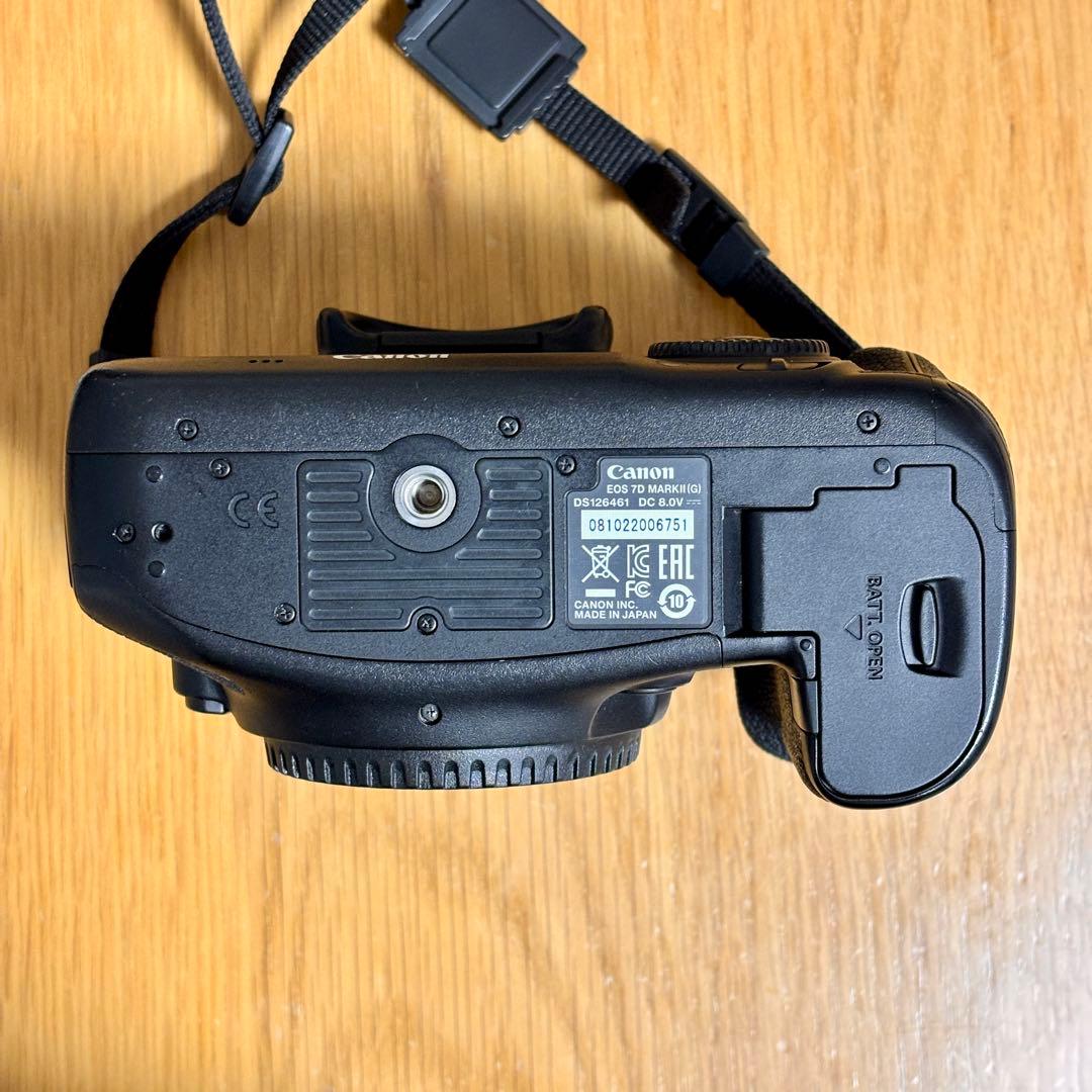 美品! Canon EOS 7D Mark II ボディ 純正バッテリー2個