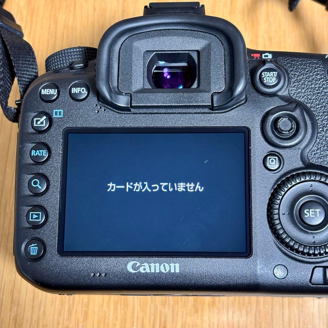 美品! Canon EOS 7D Mark II ボディ 純正バッテリー2個