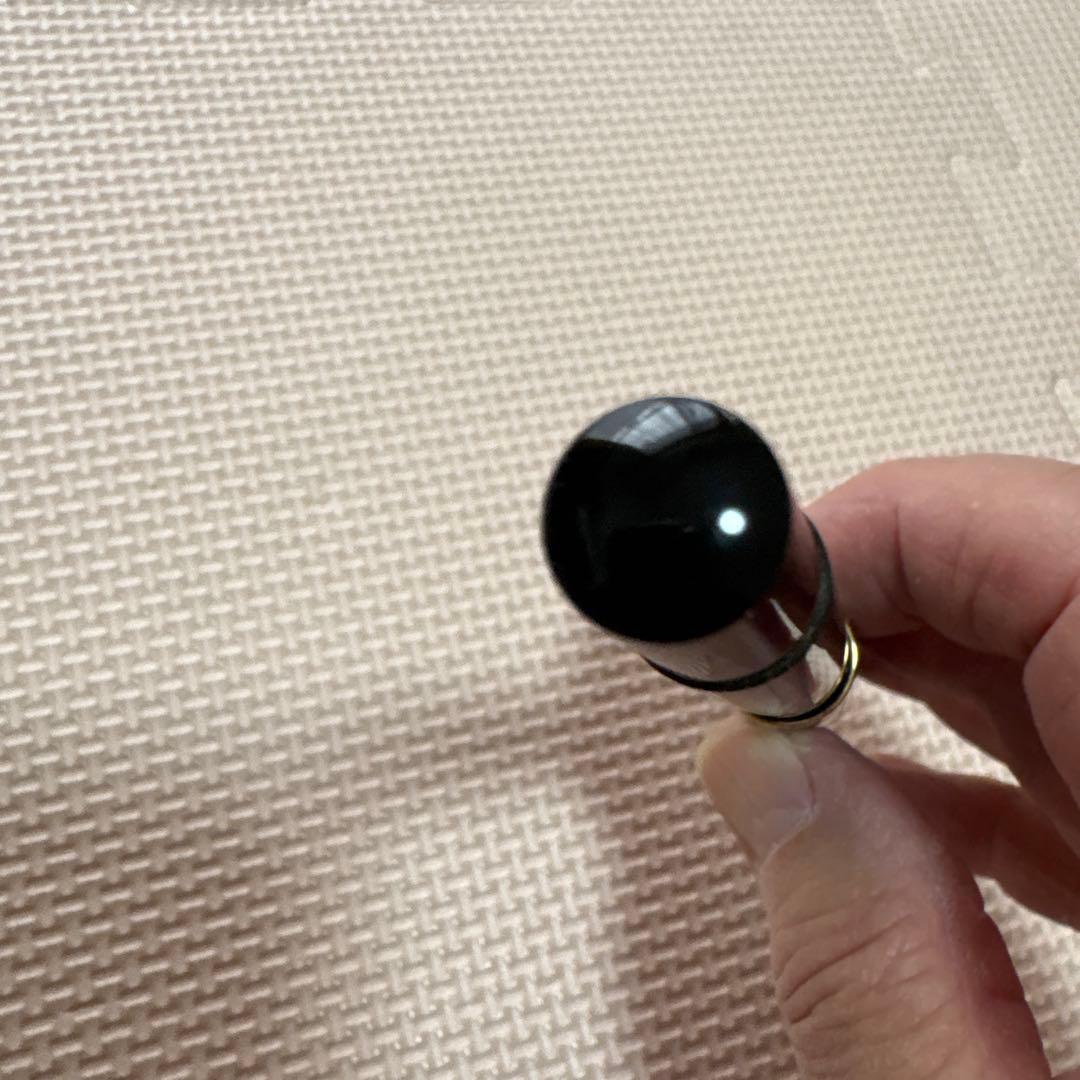 ペリカン緑と黒の万年筆 金色のリング付き