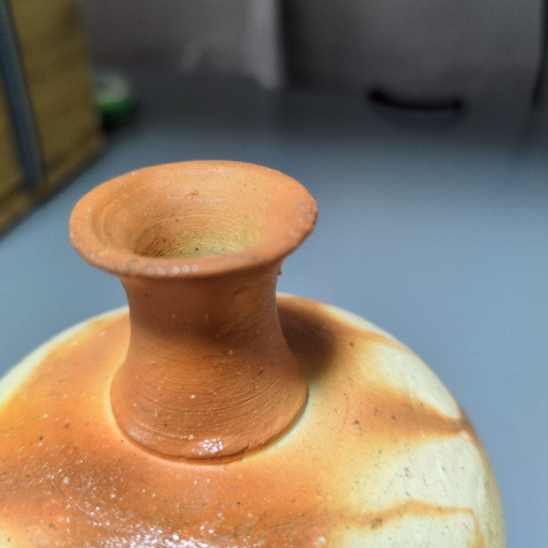 備前　末廣学さんの緋襷の徳利です。