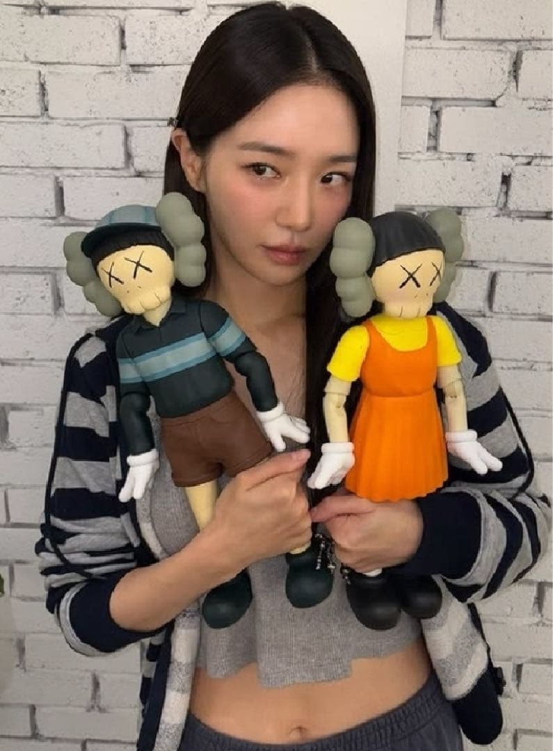kaws チョルス Chul-Su Figure Coloured イカゲーム