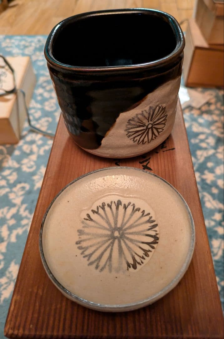 蔵出し 加藤菁山　古瀬戸黒菊花文向付　志野菊花文小皿　各五客　最終価格値下げ