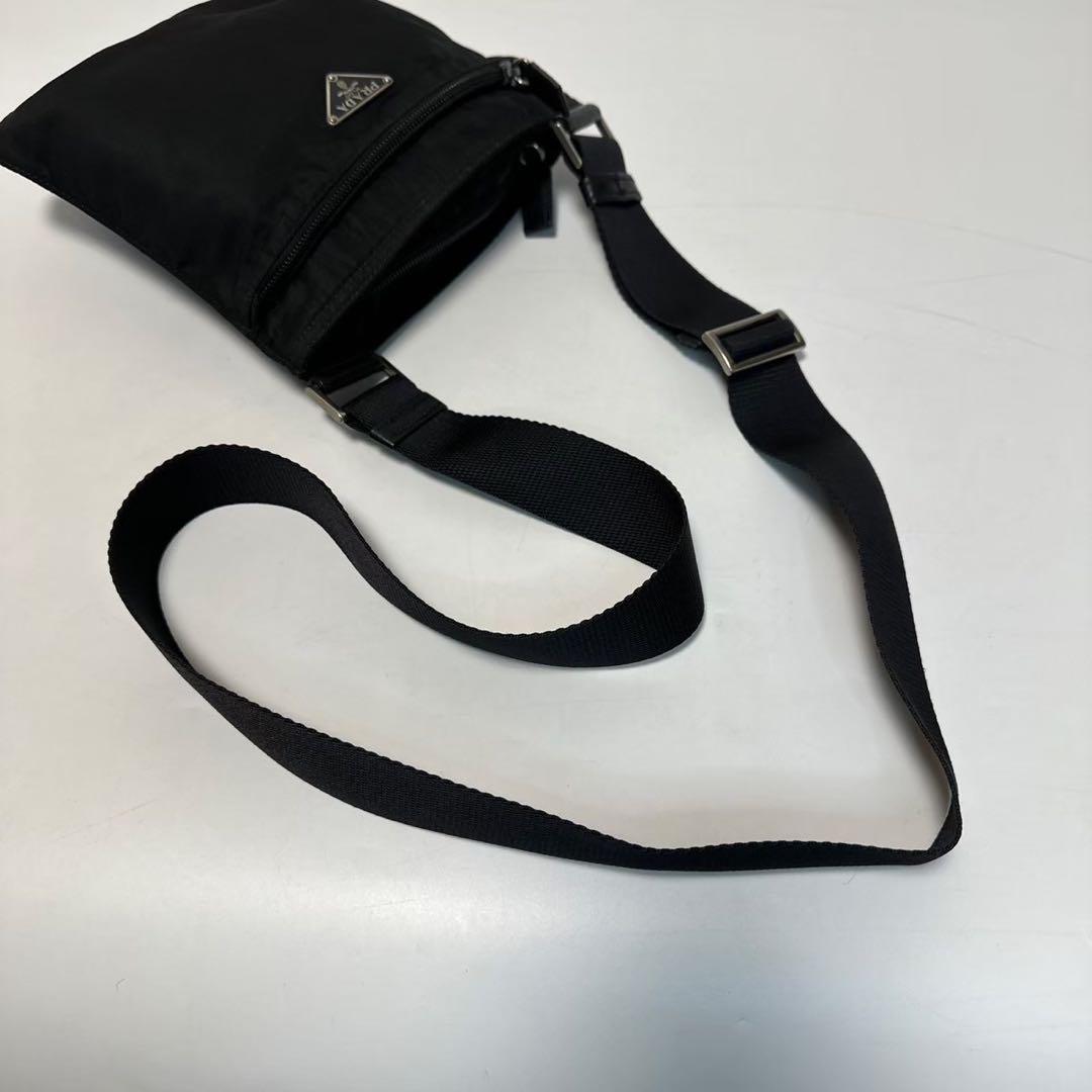 専用o37【美品】プラダ　三角ロゴナイロン　ブラックショルダーバッグサコッシュ.
