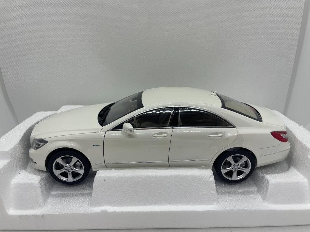 304-030 ノレブ 1/18 メルセデスベンツ CLS Coupe