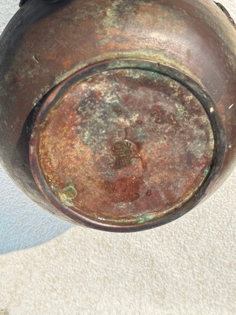 ブロンズ製花瓶 ドラゴンモチーフ