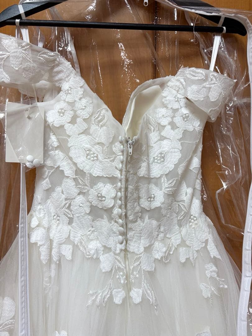 ウェディングドレス　ホワイト