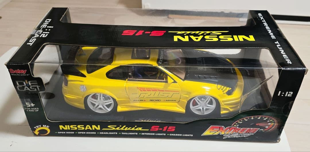 Nissan Silvia S-15 ダイキャストミニカー 1:12