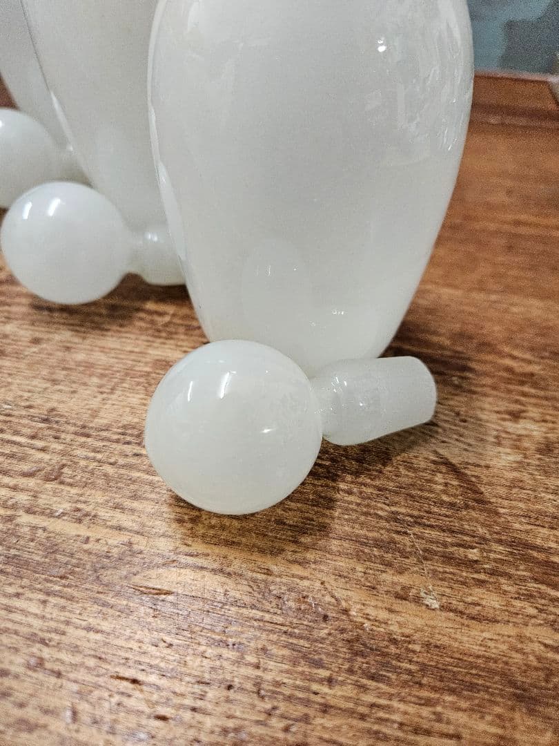 フランスアンティーク オパリンガラスの香水瓶 3本セット ボトル 蓋付き 花瓶