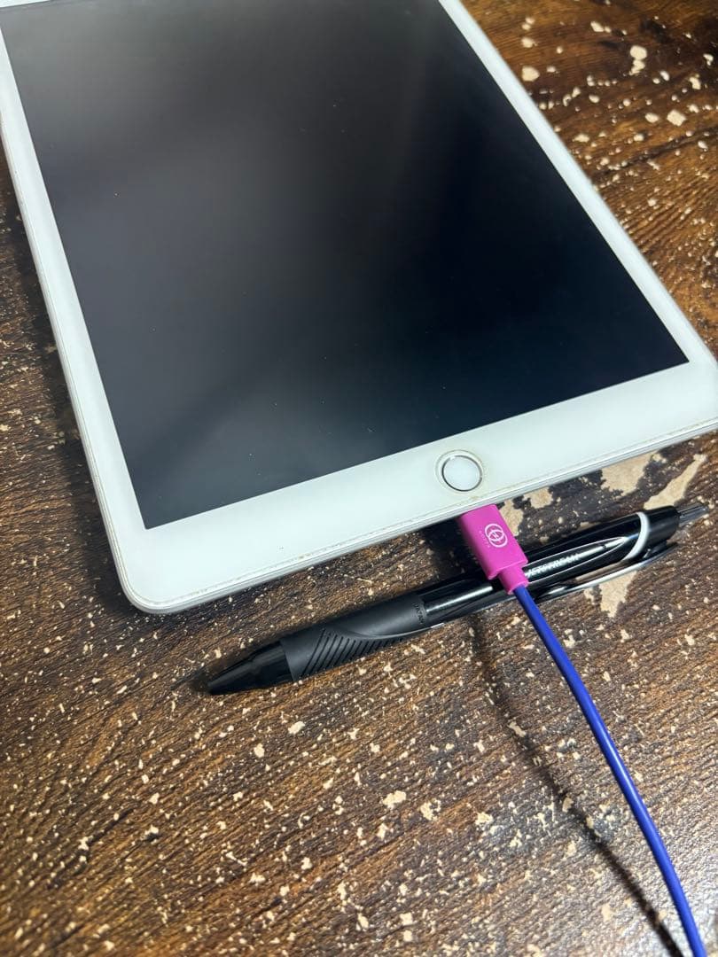 Apple iPad (第8世代) シルバー 本体