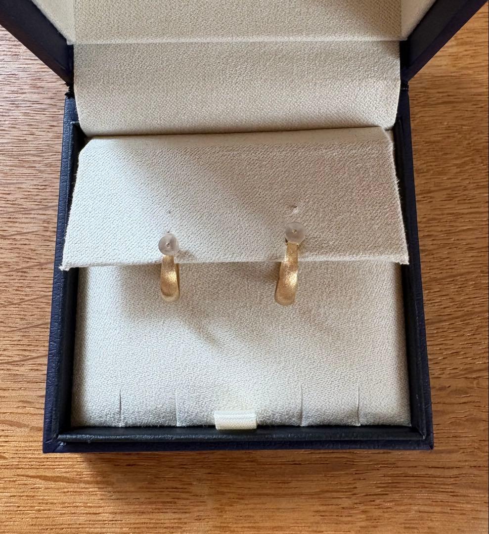 ヴァンドーム青山　イエローゴールド フープ ピアス