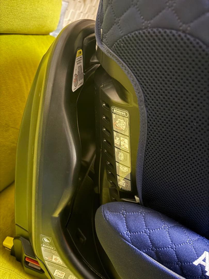 Aprica フラディアグロウプレミアム　ネイビー　チャイルドシート