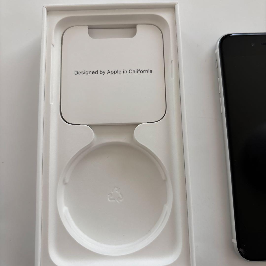 Apple iPhone SE (第2世代) ホワイト 箱付き
