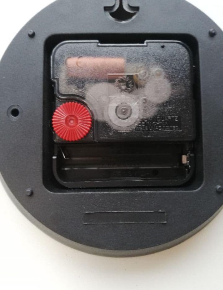 白　新品　壁掛け時計　静音　アンティーク調　掛け時計　ヨーロッパ　シャビー　バラ