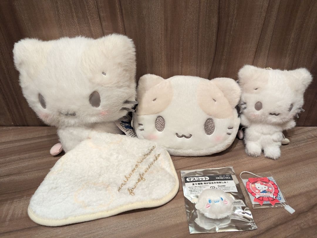 マシュマロみたいなふわふわにゃんこ　サンリオ　しろふわ雲でおひるね　3点　おまけ