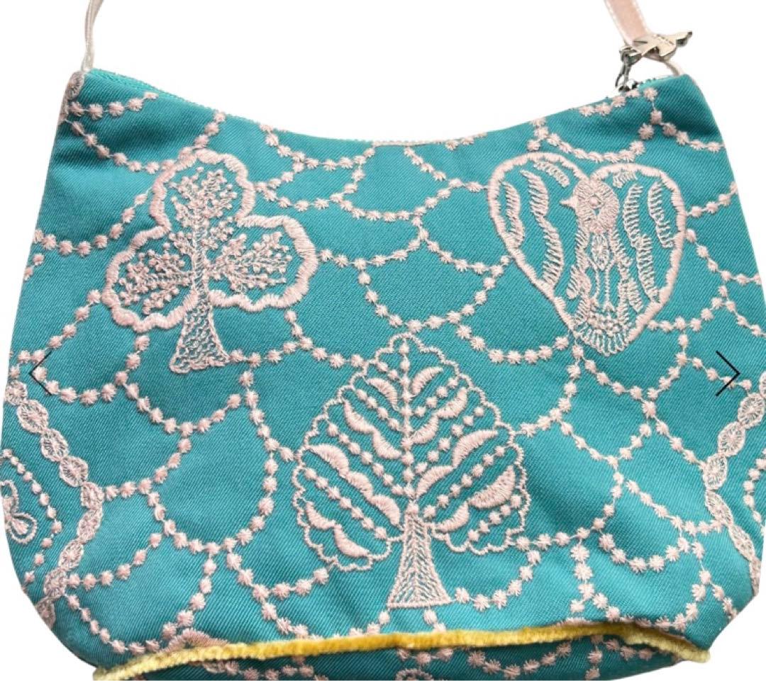 刺繍入り青ショルダーバッグ