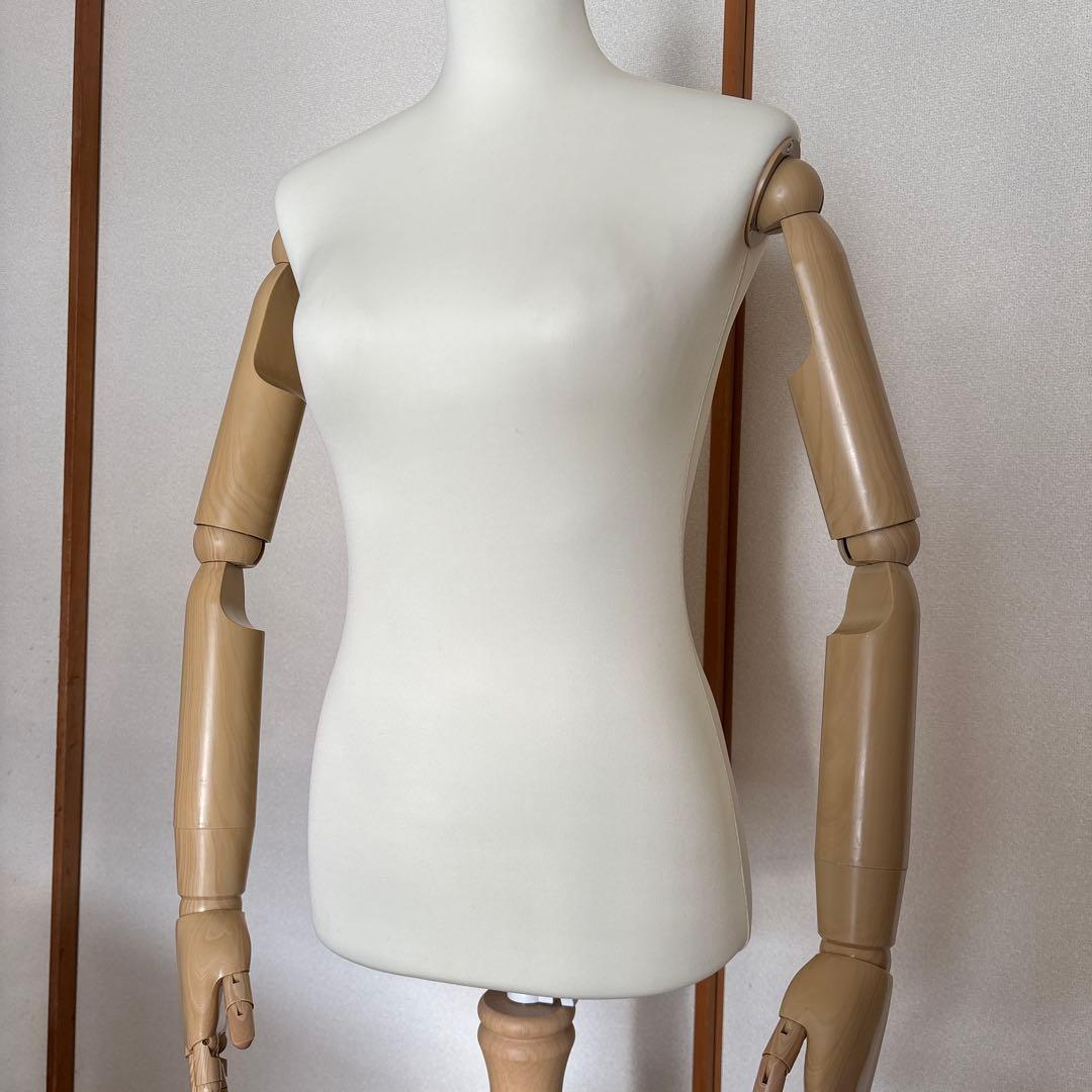 値下げしました！レディース　マネキン　トルソー 腕付き 可動式　女性９号〜11号