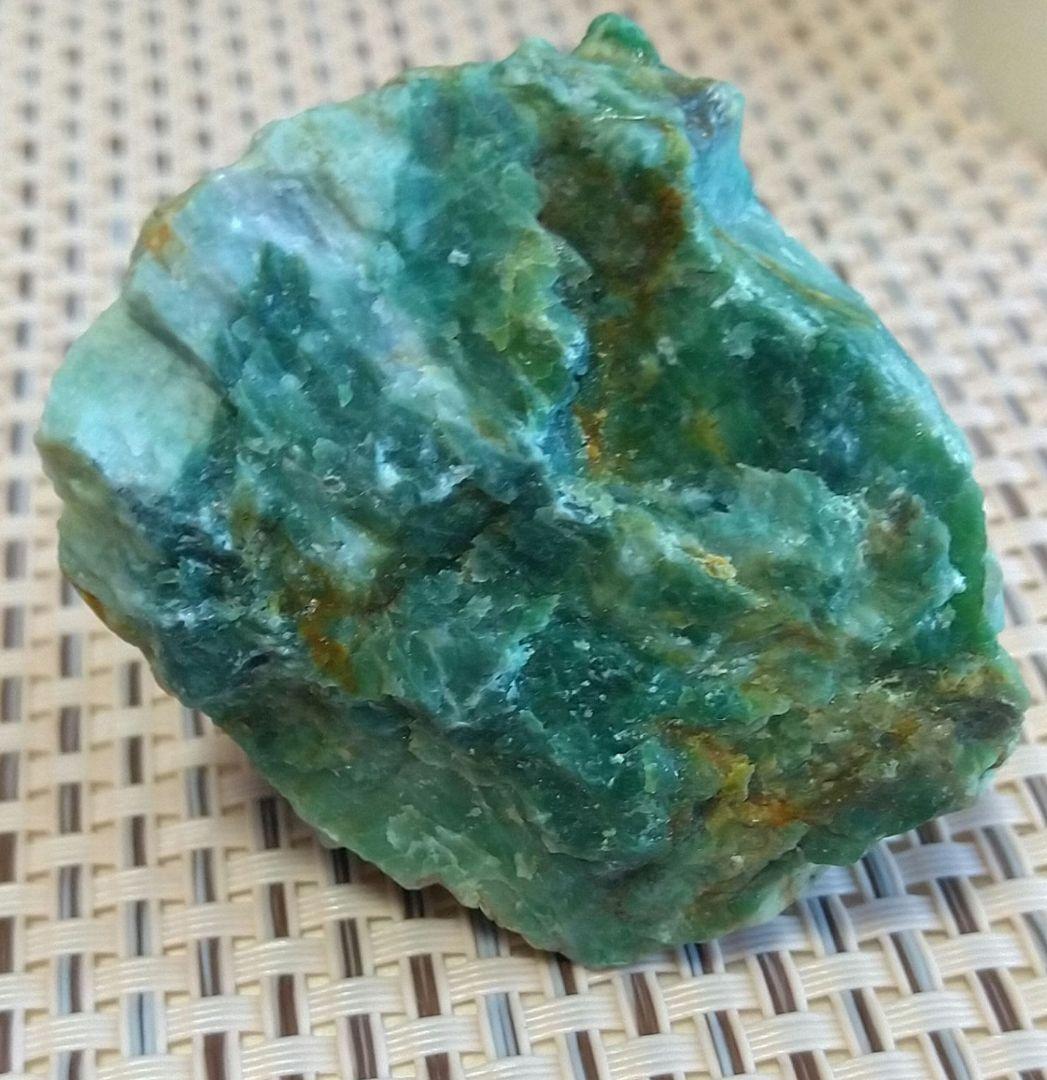 1*0様 糸魚川翡翠　土倉沢の翡翠